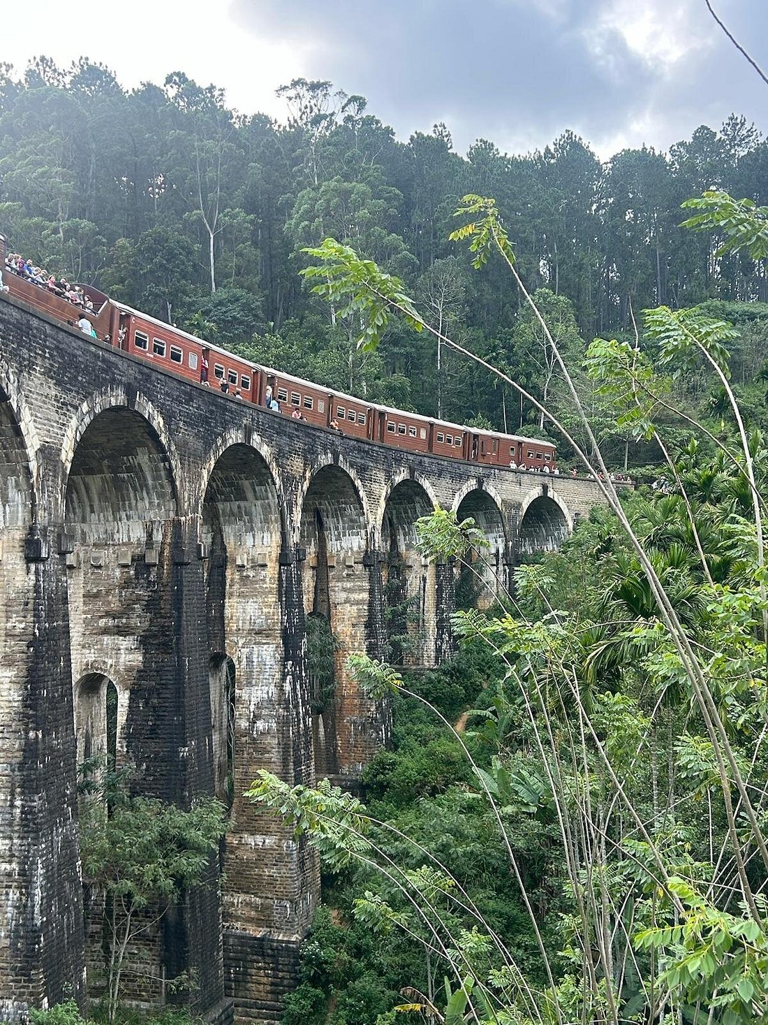 The blue train crossing the Nine Arch Bridge in Ella